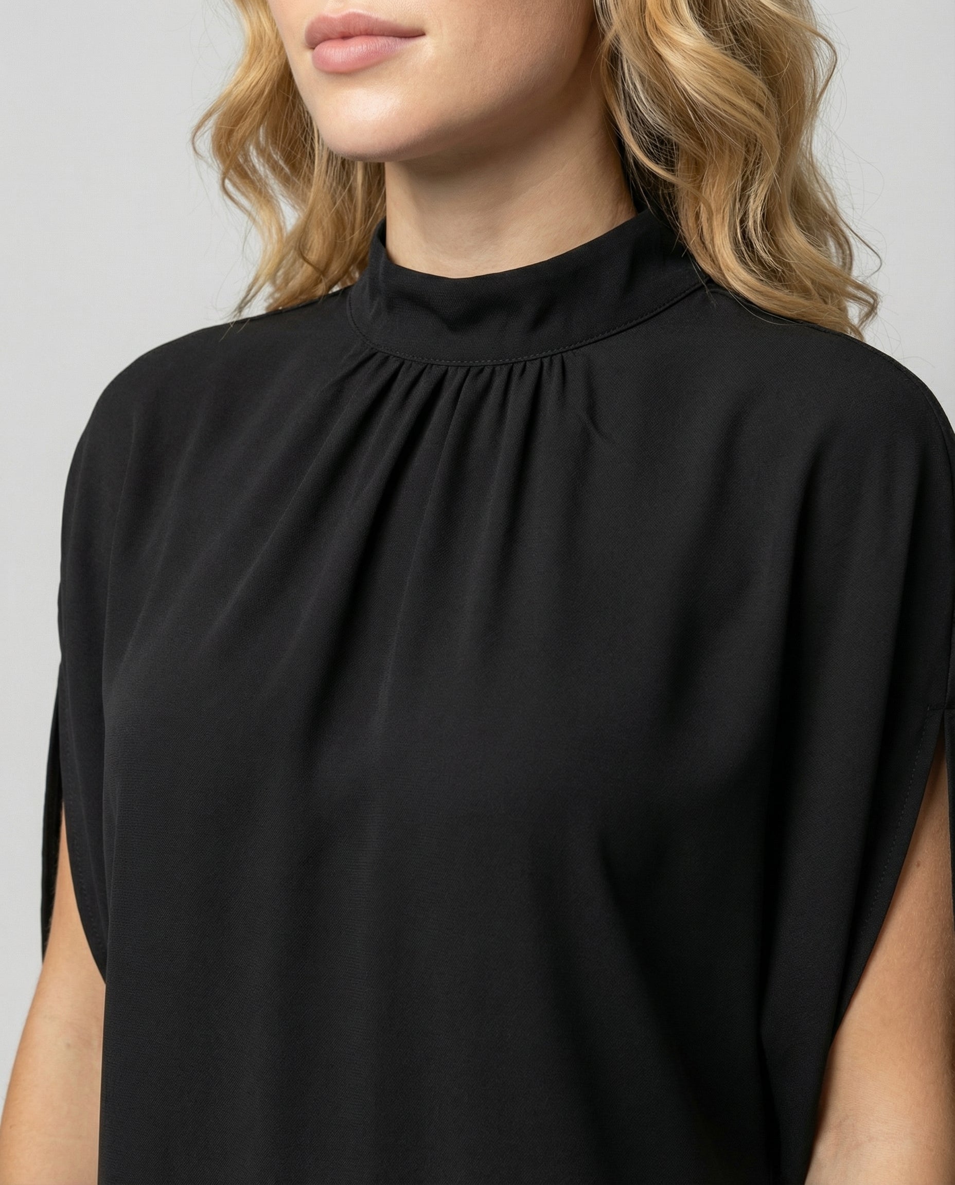 Avarylane | Dress with Bat Sleeves | Loose Fit and Modern Style
