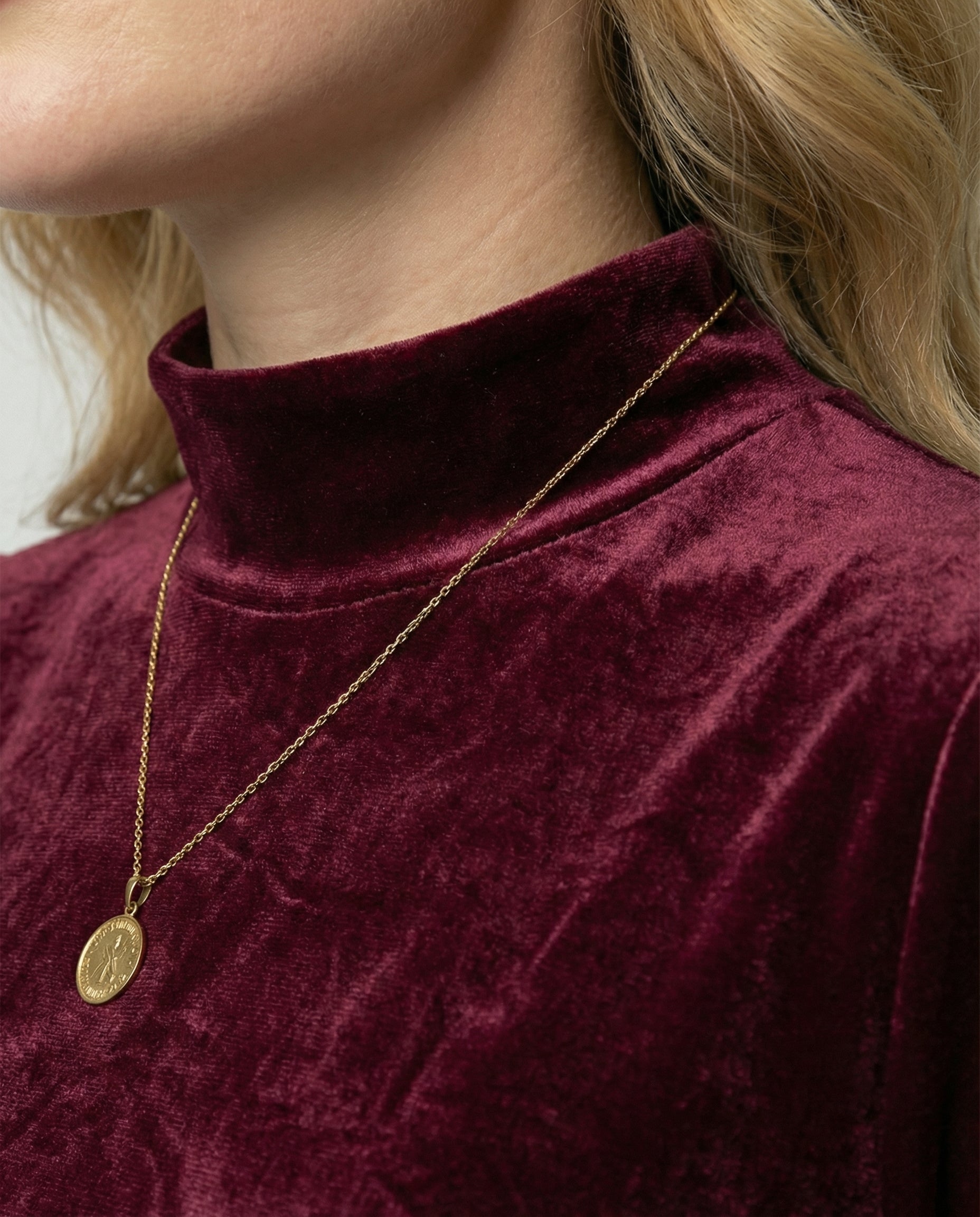 Avarylane | Velvet Dress for Women | Elegant Cut with Long Sleeves