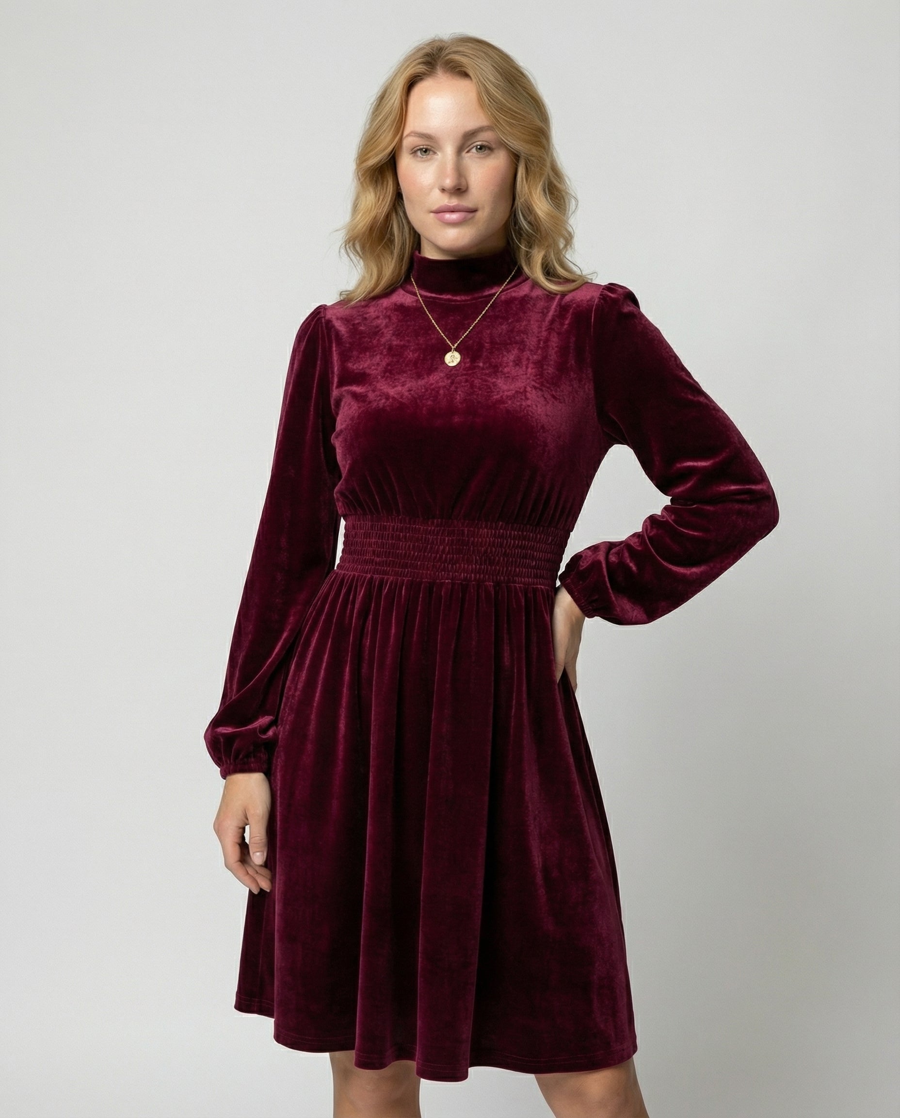Avarylane | Velvet Dress for Women | Elegant Cut with Long Sleeves Red